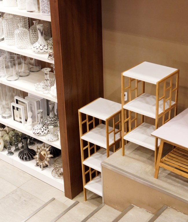 alojadogatopreto-estantes-antes